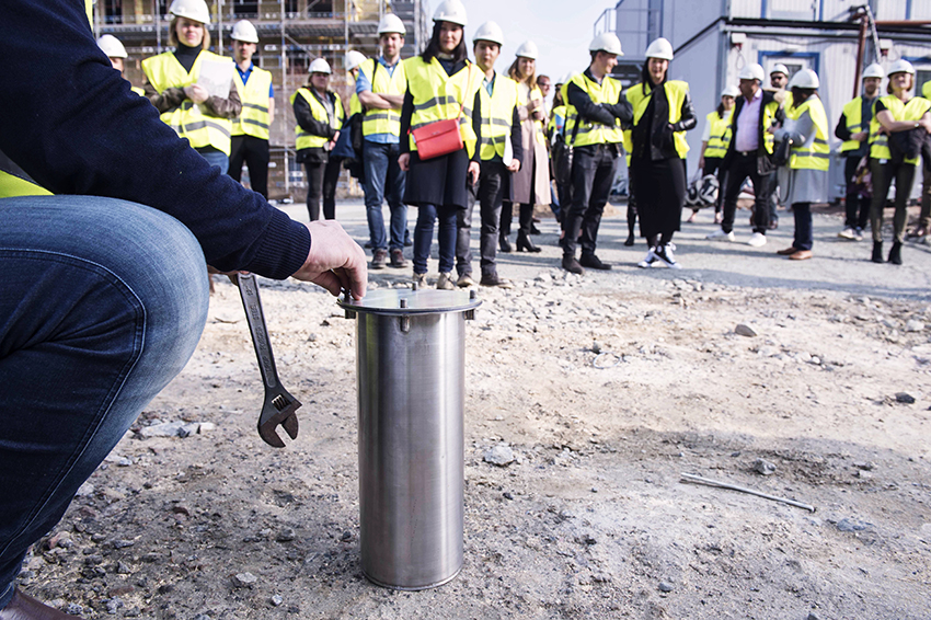 Startskottet förevigat i en tidskapsel